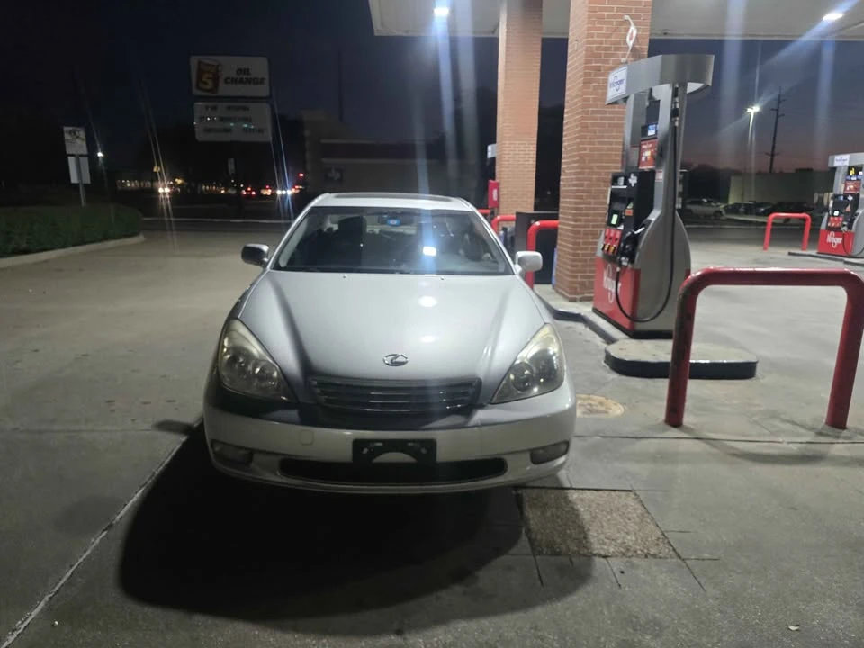 2002 Lexus ES 4th Gen - Image 2 of 3