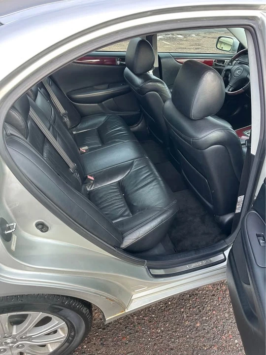 2002 Lexus ES 3rd Gen - Image 11 of 14