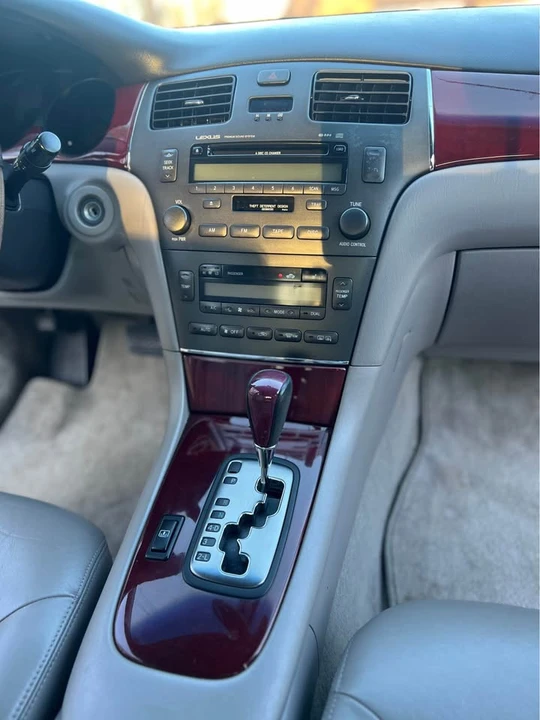 2002 Lexus ES 3rd Gen - Image 12 of 14