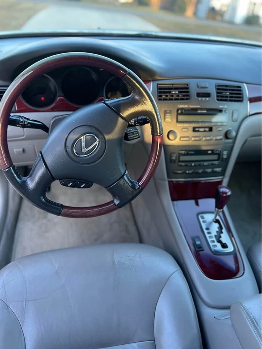 2002 Lexus ES 3rd Gen - Image 10 of 14