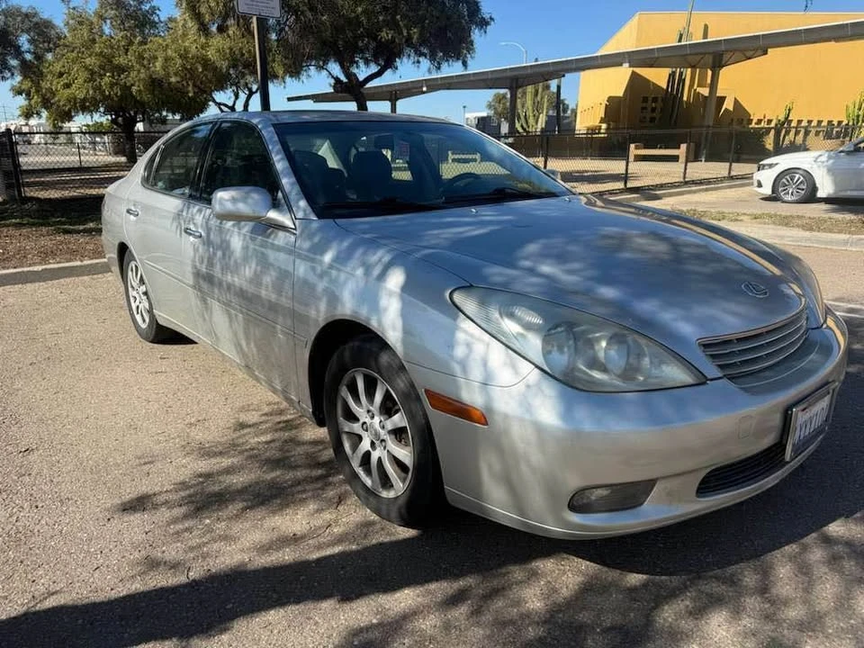 2002 Lexus ES 3rd Gen - Image 2 of 13