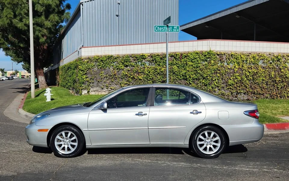 2002 Lexus ES 3rd Gen - Image 2 of 18