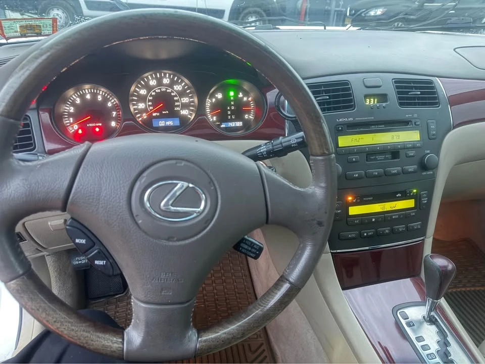 2002 Lexus ES 3rd Gen - Image 11 of 14