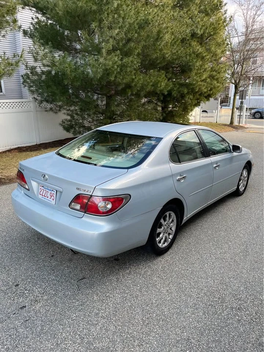 2002 Lexus ES 4th Gen - Image 13 of 15