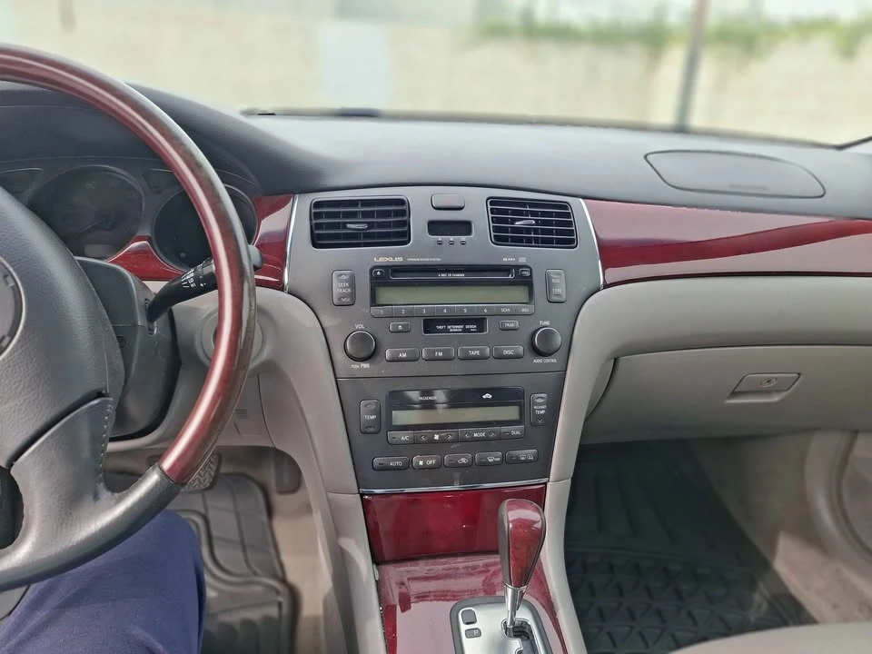2002 Lexus ES 3rd Gen - Image 8 of 9