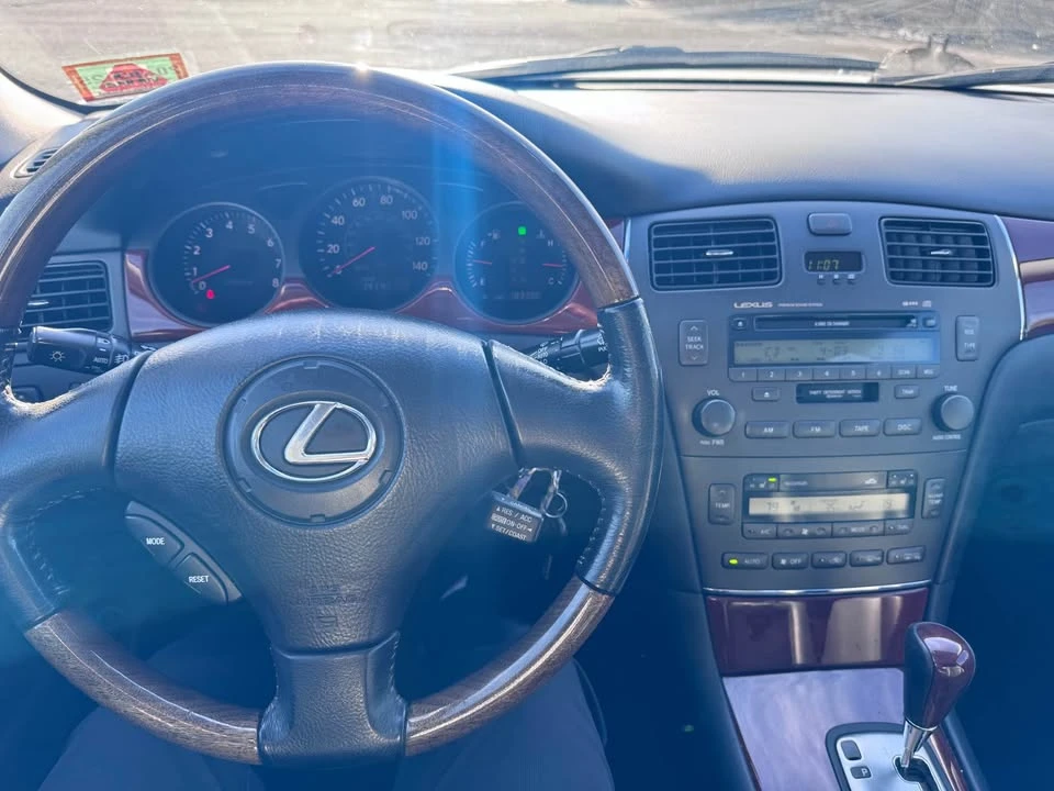 2002 Lexus ES 3rd Gen - Image 9 of 11