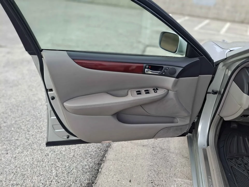 2002 Lexus ES 3rd Gen - Image 9 of 9