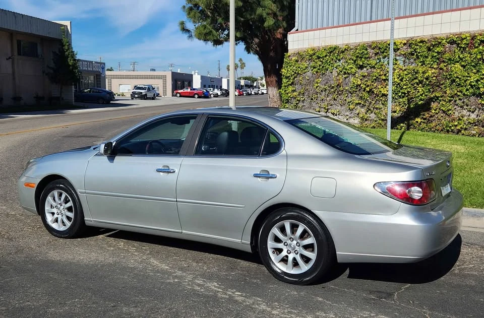 2002 Lexus ES 3rd Gen - Image 3 of 18