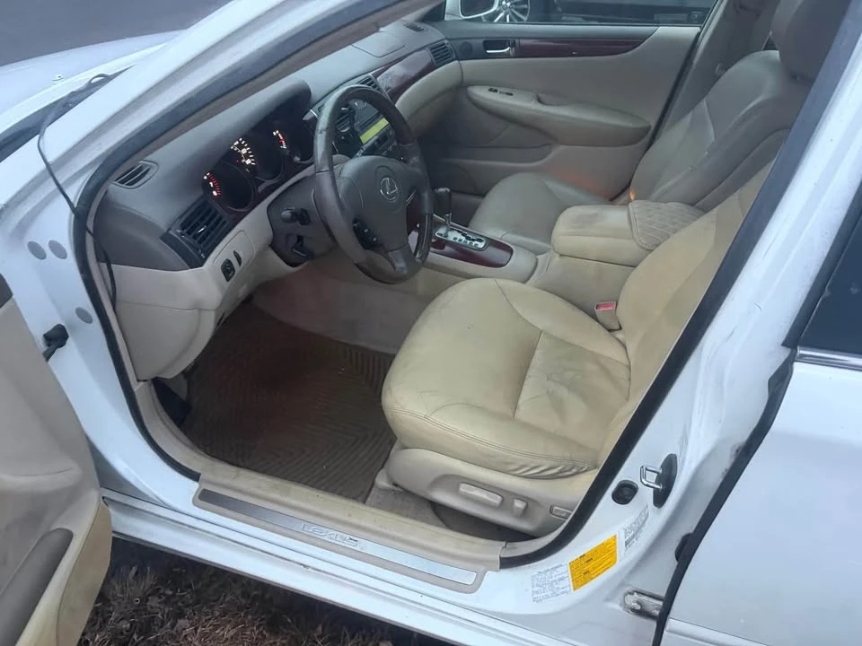 2002 Lexus ES 3rd Gen - Image 13 of 14