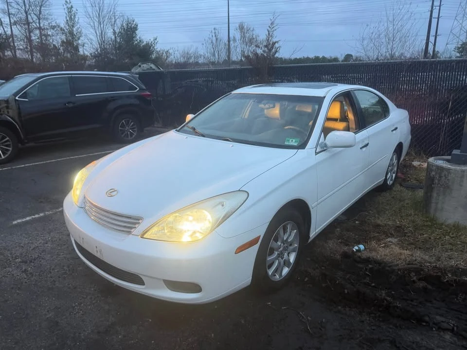 2002 Lexus ES 3rd Gen - Image 2 of 14