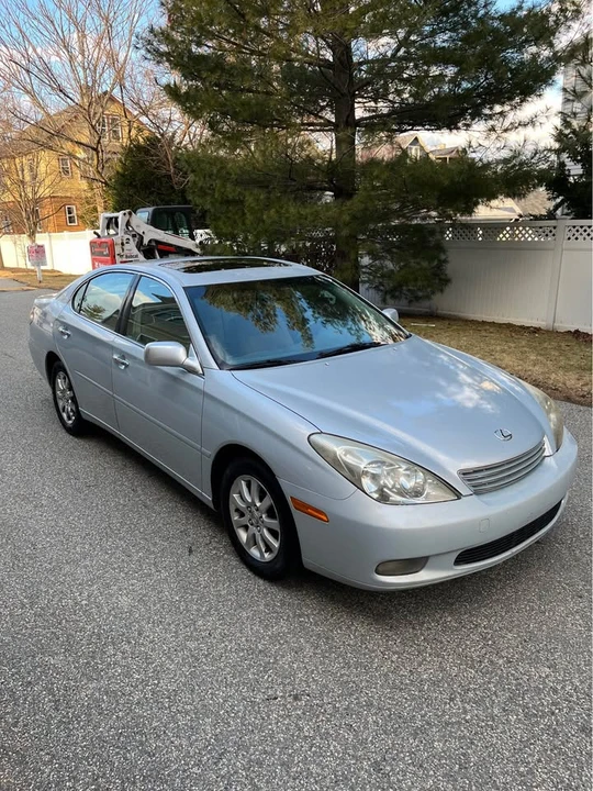 2002 Lexus ES 4th Gen - Image 2 of 15