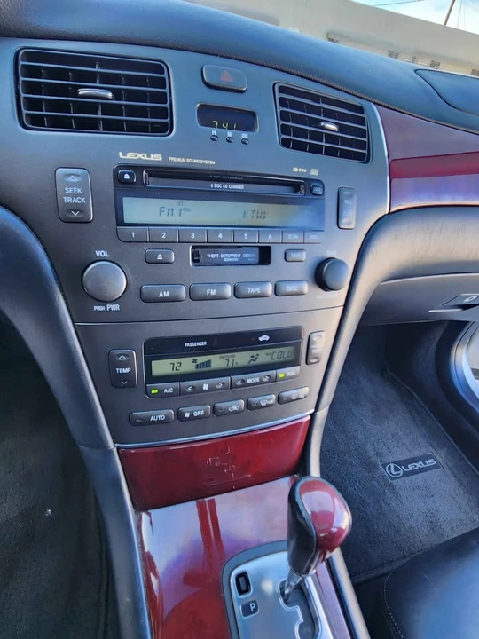 2002 Lexus ES 3rd Gen - Image 15 of 18