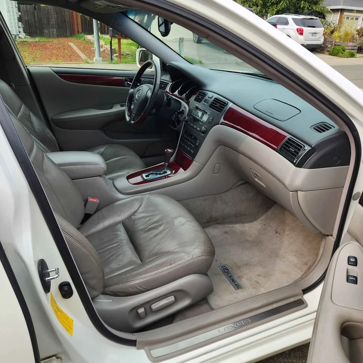 2002 Lexus ES 3rd Gen - Image 11 of 16