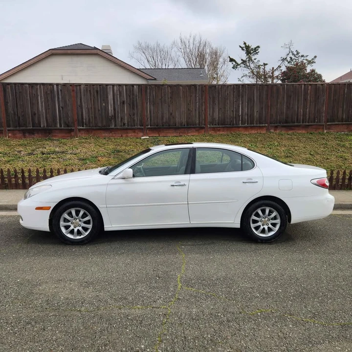 2002 Lexus ES 3rd Gen - Image 2 of 16