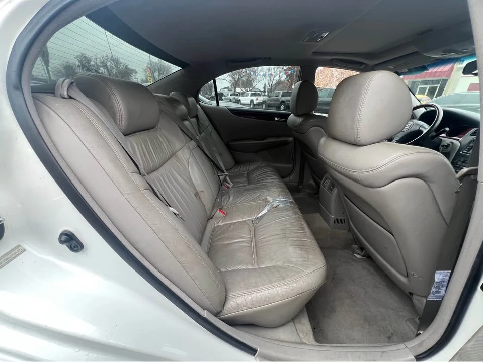 2002 Lexus ES 4th Gen - Image 10 of 16