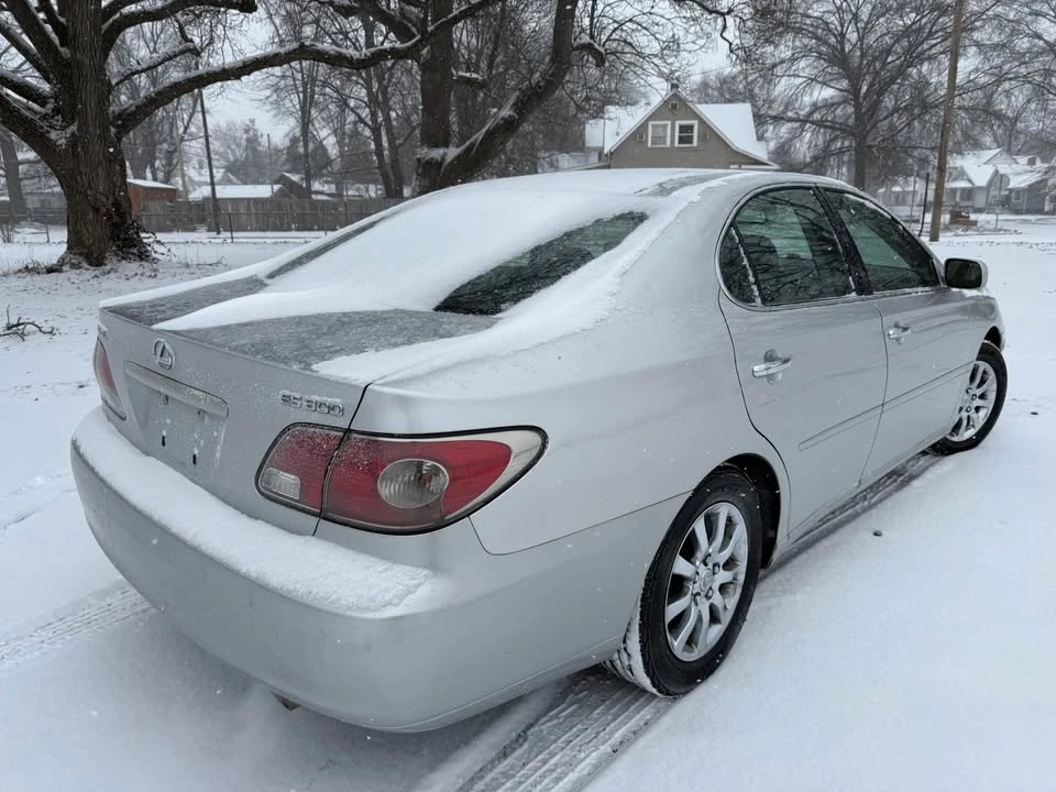 2002 Lexus ES 4th Gen - Image 8 of 14