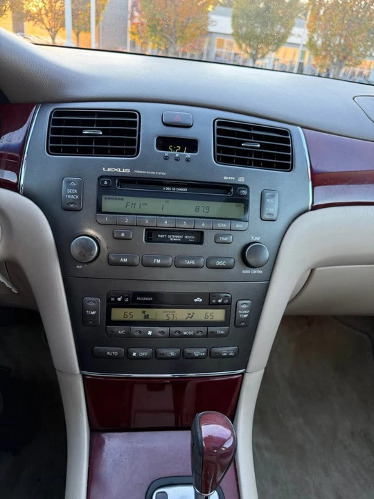 2002 Lexus ES 3rd Gen - Image 2 of 10