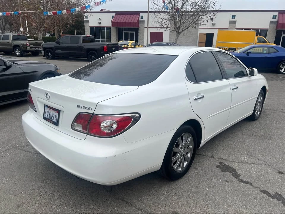 2002 Lexus ES 4th Gen - Image 3 of 16