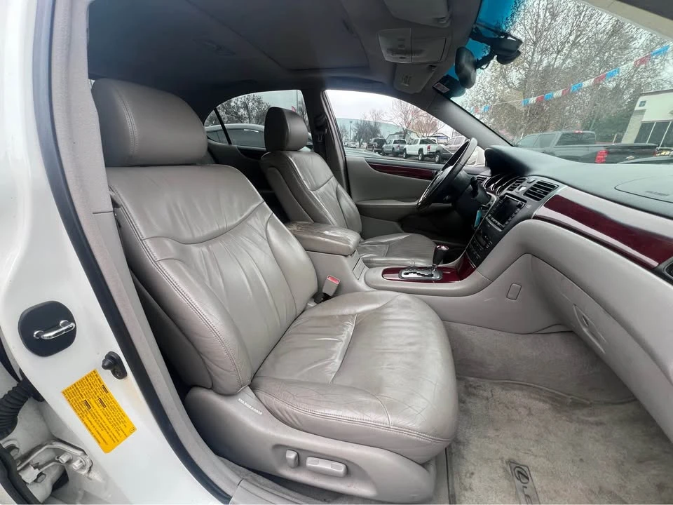 2002 Lexus ES 4th Gen - Image 12 of 16