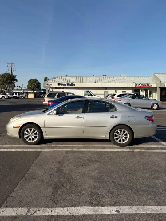 2002 Lexus ES 3rd Gen - Image 2 of 13