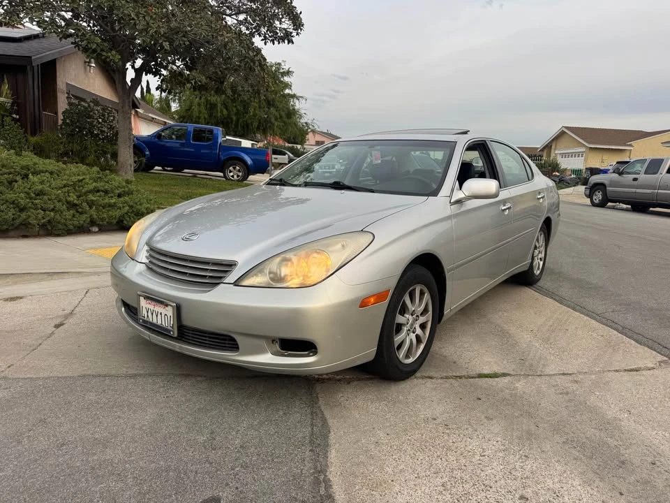 2002 Lexus ES 4th Gen - Image 2 of 10