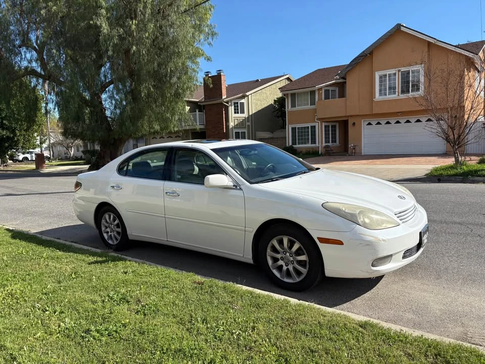 2002 Lexus ES 3rd Gen - Image 4 of 10