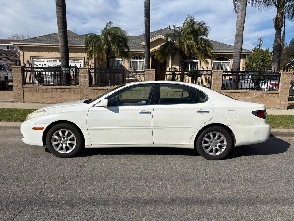 2002 Lexus ES 3rd Gen - Image 2 of 10