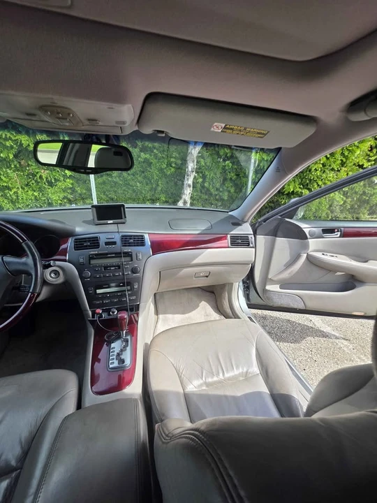 2002 Lexus ES 4th Gen - Image 11 of 20