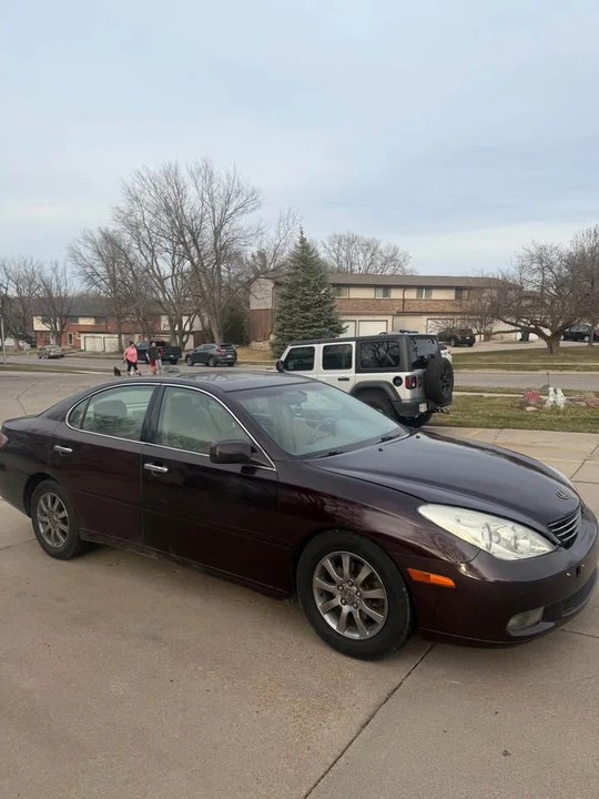 2002 Lexus ES 4th Gen - Image 2 of 11