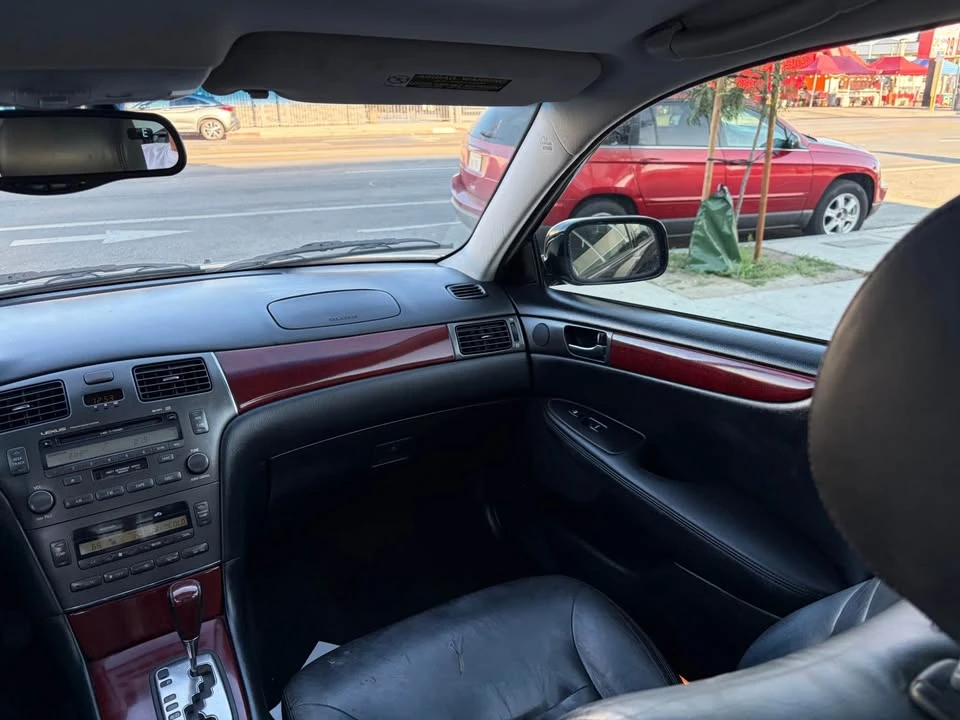 2002 Lexus ES 4th Gen - Image 11 of 20