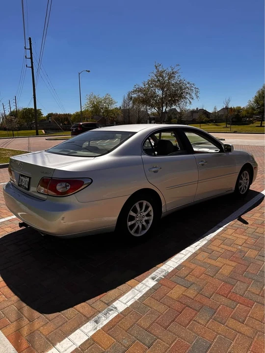 2002 Lexus ES 4th Gen - Image 2 of 9