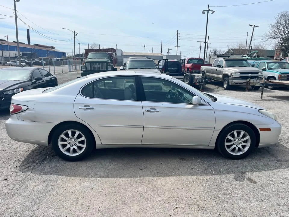 2002 Lexus ES 4th Gen - Image 2 of 11