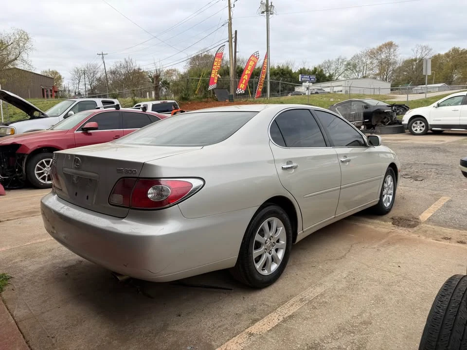 2002 Lexus ES 4th Gen - Image 3 of 11