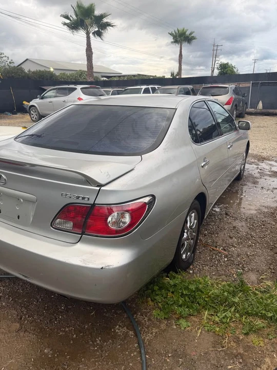 2002 Lexus ES 4th Gen - Image 3 of 13
