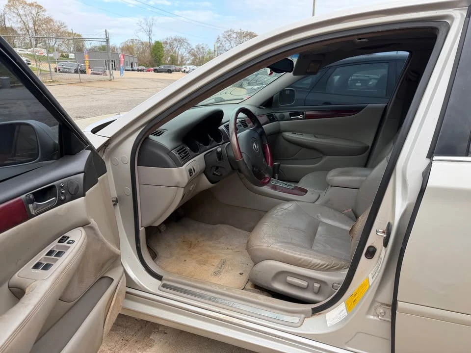 2002 Lexus ES 4th Gen - Image 5 of 11