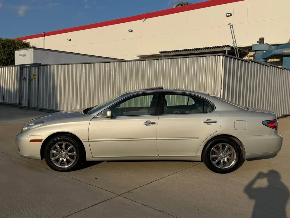 2002 Lexus ES 4th Gen - Image 9 of 16