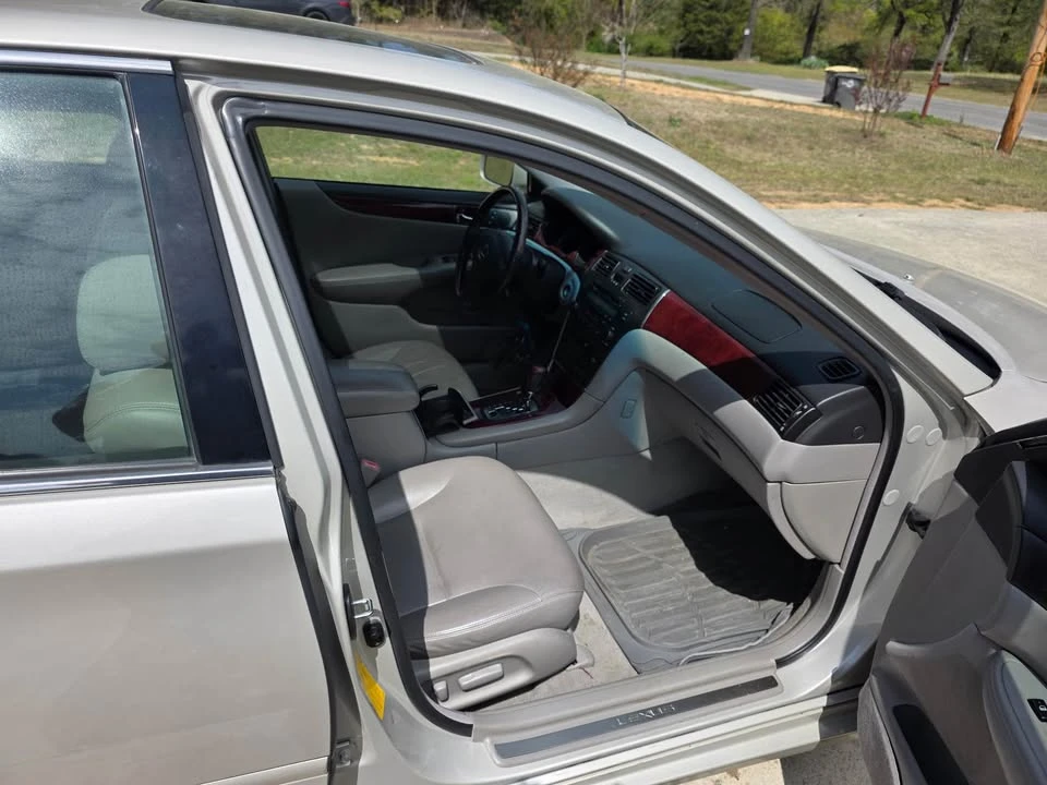 2002 Lexus ES 4th Gen - Image 2 of 4