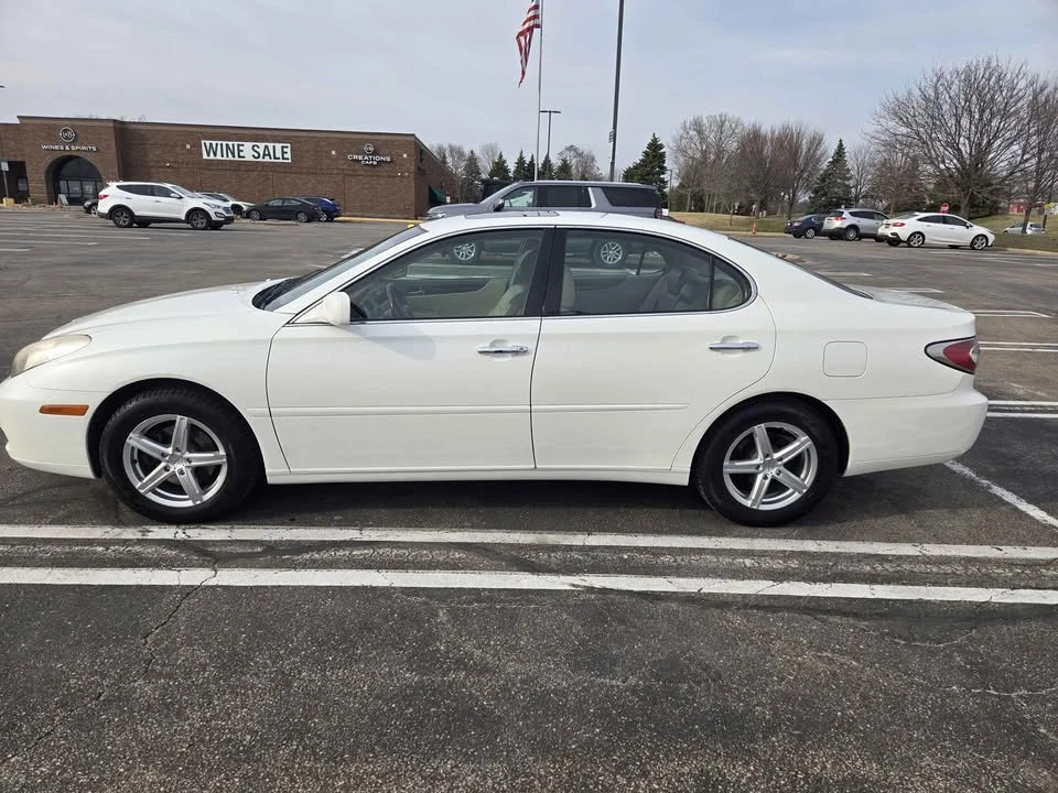 2002 Lexus ES 4th Gen - Image 2 of 10