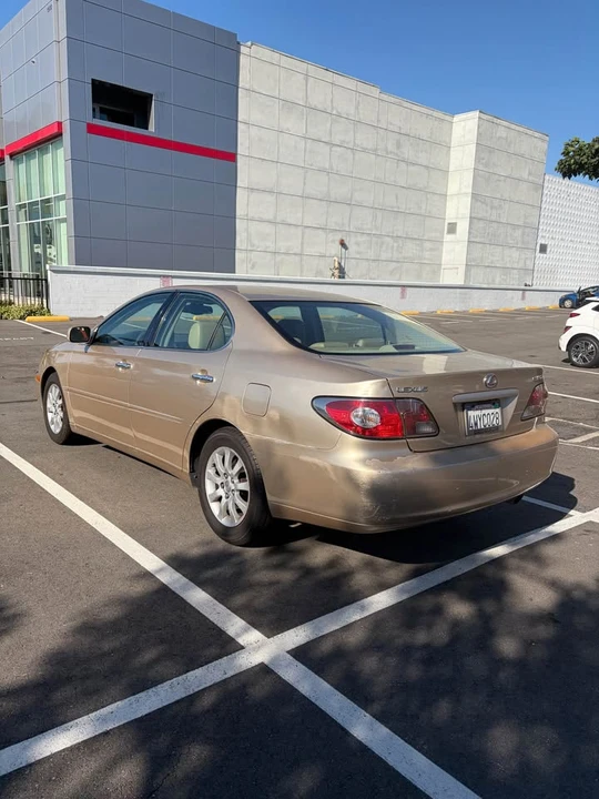 2002 Lexus ES 4th Gen - Image 3 of 18