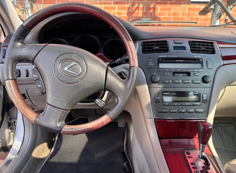 2002 Lexus ES 4th Gen - Image 15 of 20