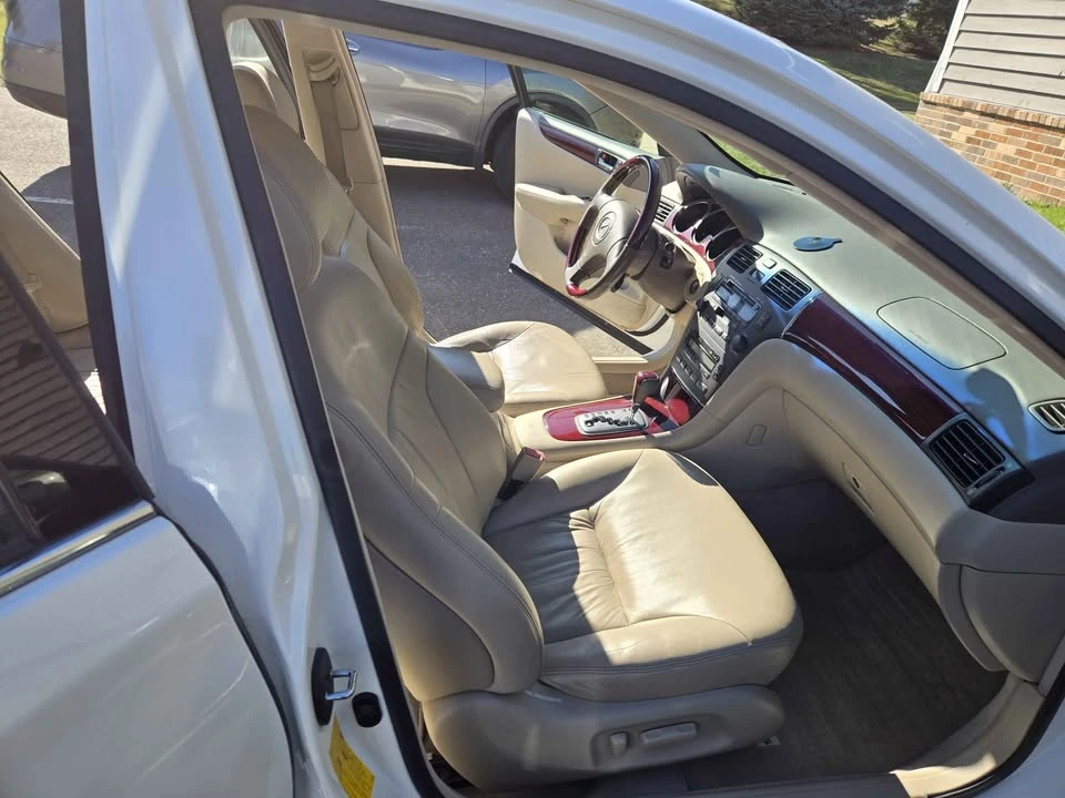 2002 Lexus ES 4th Gen - Image 9 of 10