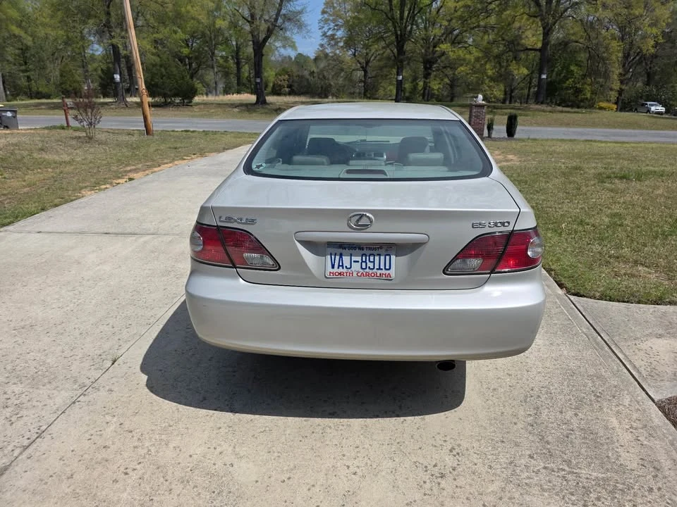 2002 Lexus ES 4th Gen - Image 3 of 4