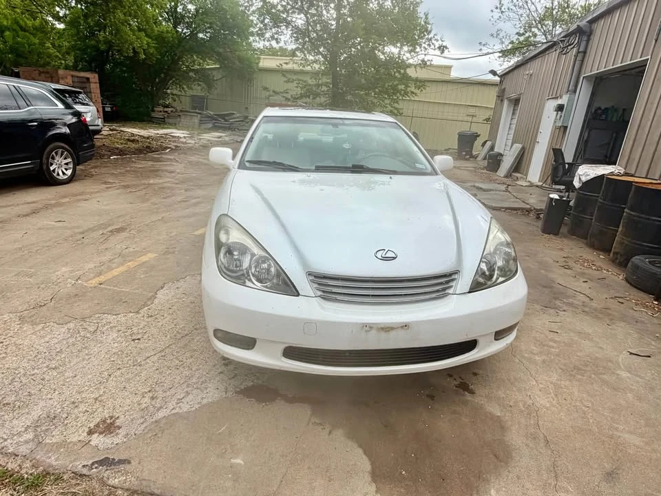 2002 Lexus ES 4th Gen - Image 2 of 11