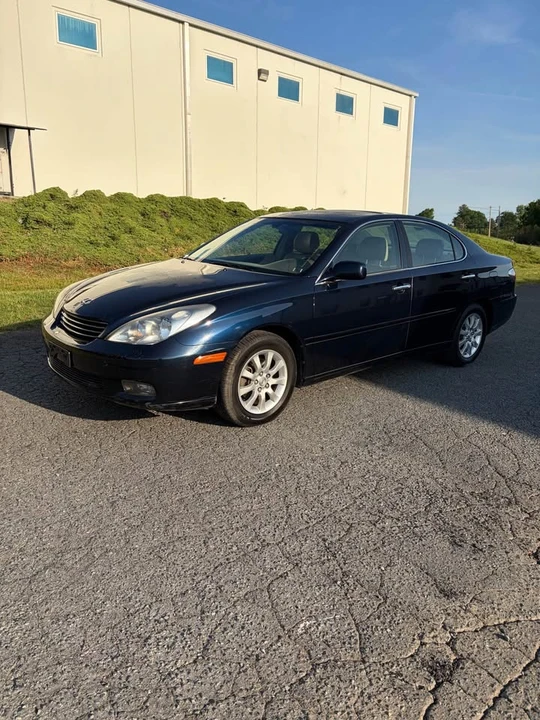 2002 Lexus ES 4th Gen - Image 2 of 15
