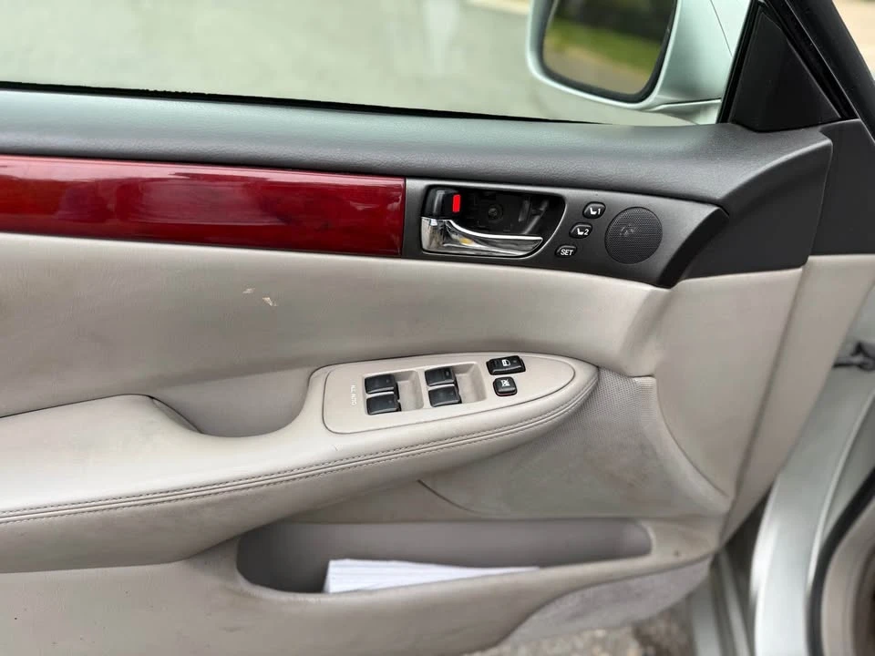 2002 Lexus ES 4th Gen - Image 17 of 20