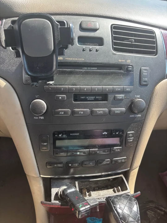 2002 Lexus ES 4th Gen - Image 9 of 10