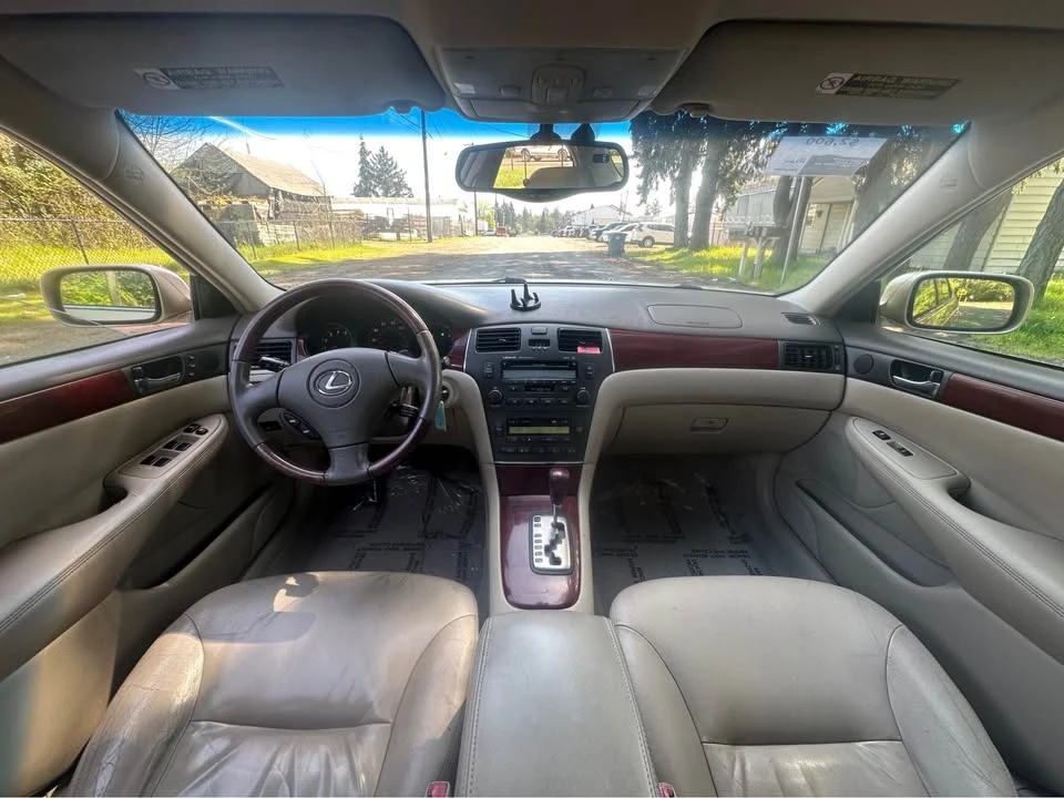 2002 Lexus ES 4th Gen - Image 8 of 13