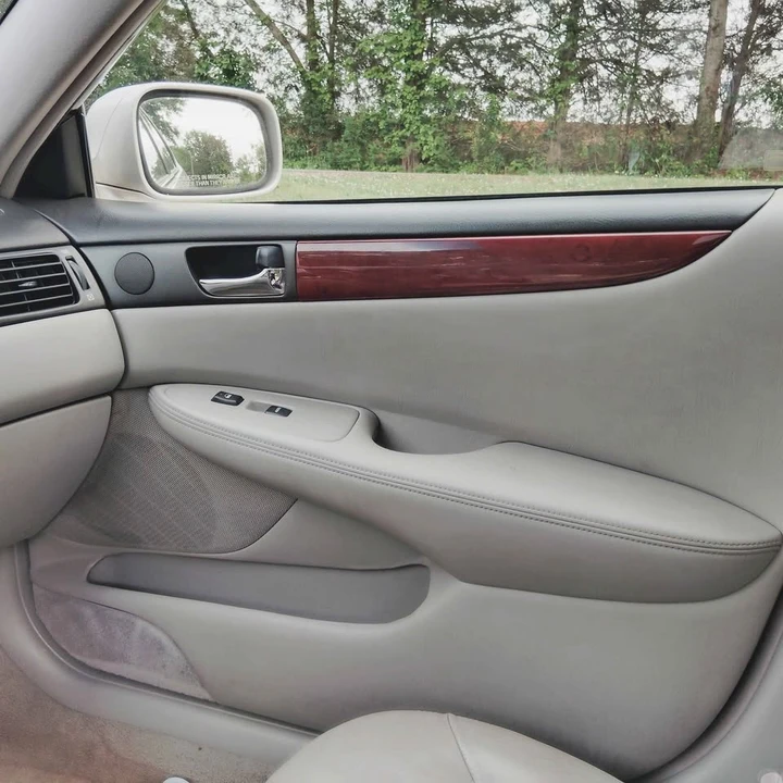 2002 Lexus ES 4th Gen - Image 2 of 17