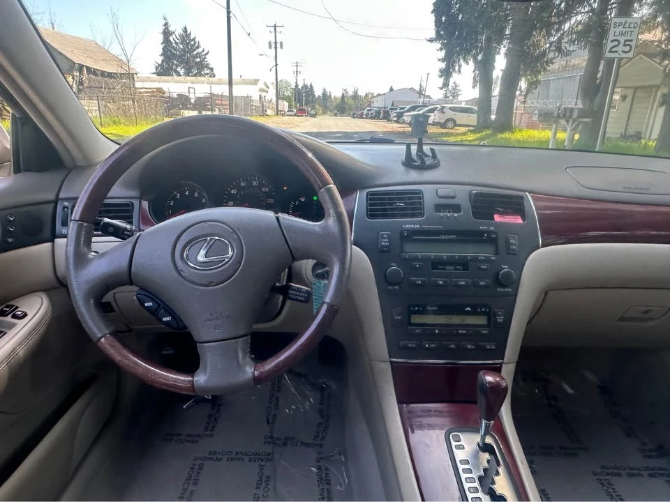 2002 Lexus ES 4th Gen - Image 10 of 13