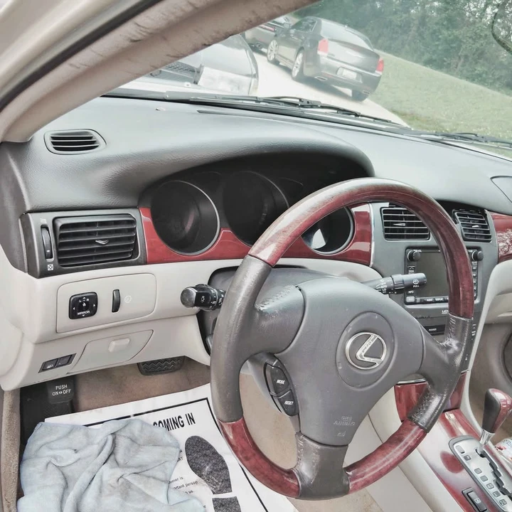 2002 Lexus ES 4th Gen - Image 16 of 17